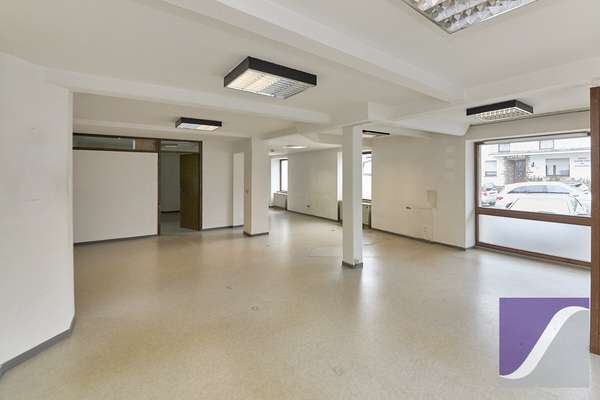 Mülheim: Zwei Häuser mit Garten und Parkplätzen zu einem Kaufpreis