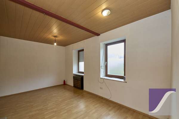 Mülheim: Zwei Häuser mit Garten und Parkplätzen zu einem Kaufpreis