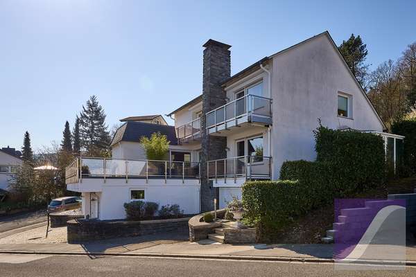 Bernkastel-Kues: Besonderes Anwesen mit parkartigem Garten