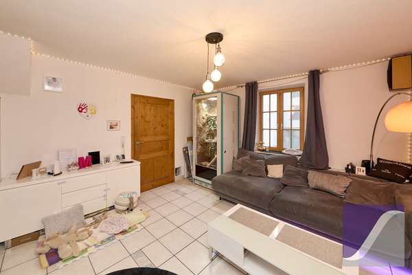 Nähe Bernkastel-Kues: Wohnhaus mit Balkon und PKW-Stellplatz