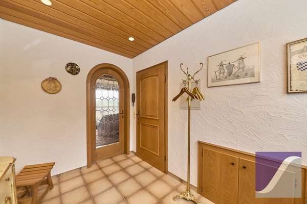 Veldenz: Zweifamilienhaus mit ELW und Fernblick