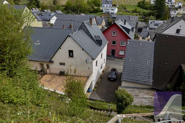 Lieser: Wohnhaus mit Erweiterungspotenzial, Schuppen und Garten