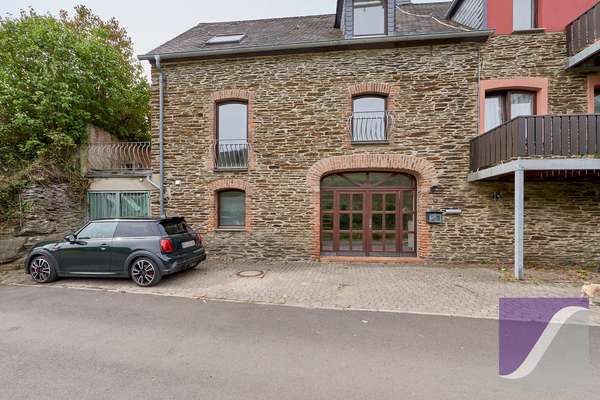 Bernkastel-Kues: Wohnhaus mit Garten und unverbaubarem Moselblick