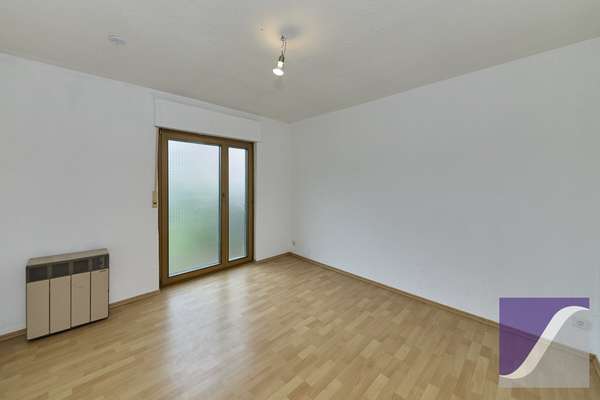 Mülheim: Zwei Häuser mit Garten und Parkplätzen zu einem Kaufpreis