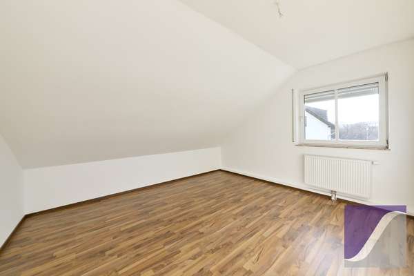 Morbach: Einfamilienhaus mit Garten und PKW-Stellplätzen