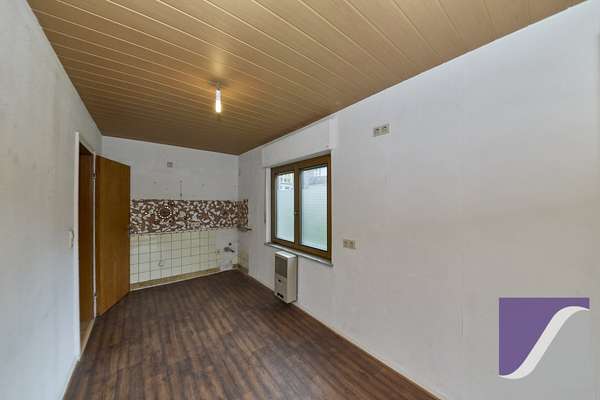 Mülheim: Zwei Häuser mit Garten und Parkplätzen zu einem Kaufpreis