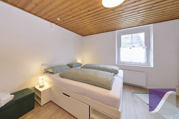 Lösnich: Gästehaus mit Betreiberwohnung und Moselblick