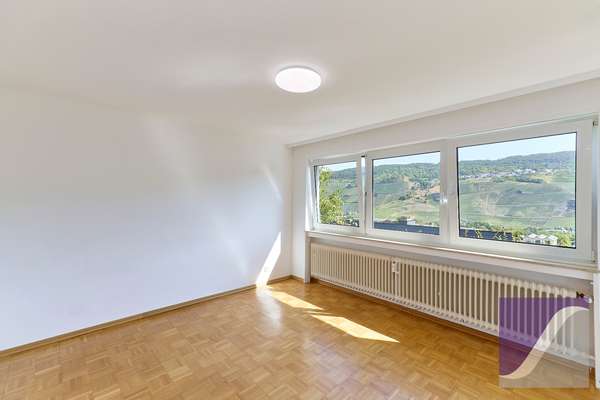 Bernkastel-Kues: Freistehendes Wohnhaus mit Doppelgarage und Garten