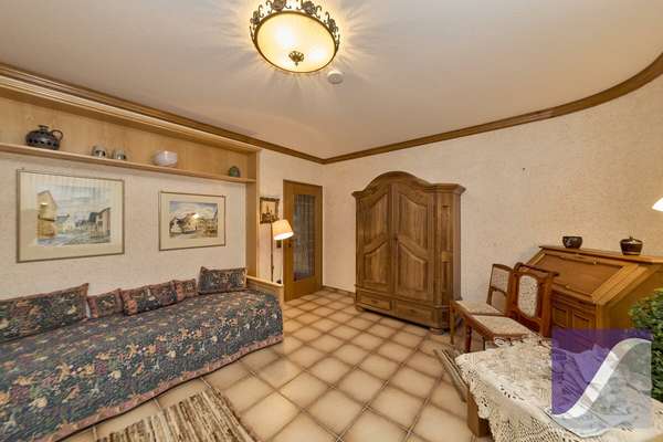 Veldenz: Zweifamilienhaus mit ELW und Fernblick