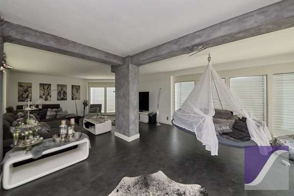 Bernkastel-Kues: Besonderes Anwesen mit parkartigem Garten und Garagen