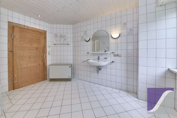 Mülheim: Zwei Häuser mit Garten und Parkplätzen zu einem Kaufpreis