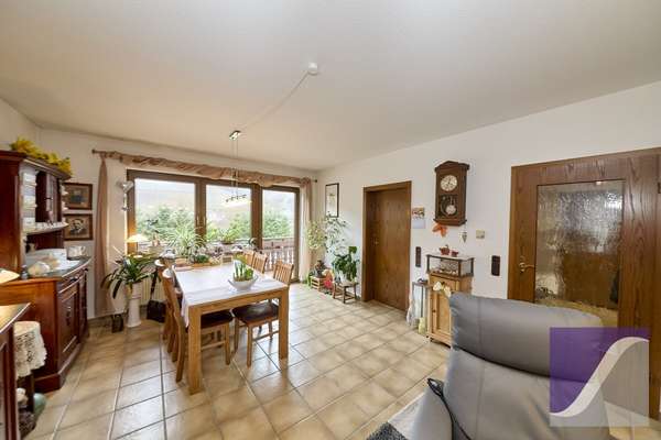 Zeltingen-Rachtig: 3-Zi.-Wohnung mit Moselblick und Garage