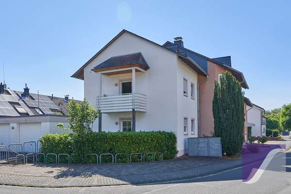 Bernkastel-Kues: MFH mit 5 Wohnungen, 2 Garagen und 3 PKW-Stellplätzen