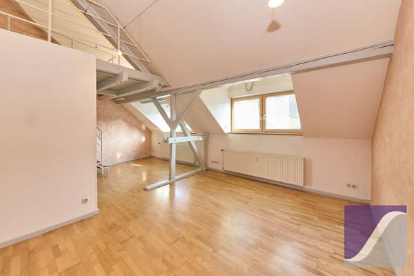 Lieser: 5-Zi.-Wohnung mit Dachterrasse und Fernblick