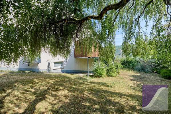 Bernkastel-Kues: Freistehendes Wohnhaus mit Doppelgarage und Garten