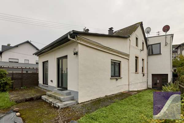 Mülheim: Zwei Häuser mit Garten und Parkplätzen zu einem Kaufpreis