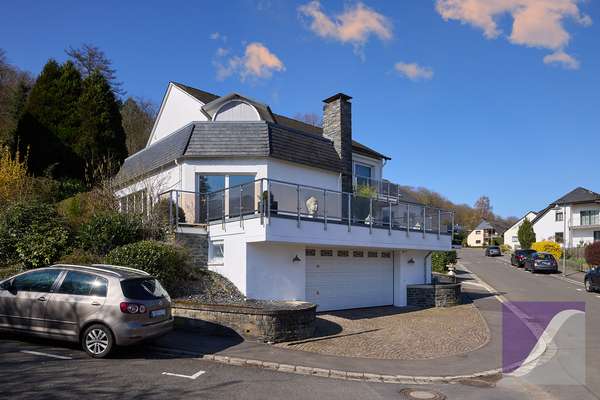 Bernkastel-Kues: Zweifamilienhaus mit Erweiterungspotenzial