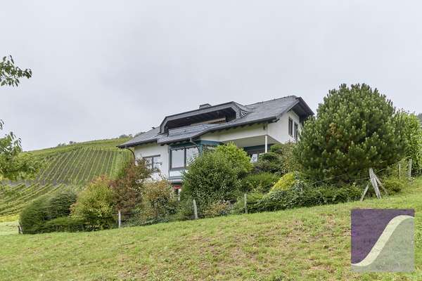 Veldenz: Zweifamilienhaus mit ELW und Fernblick