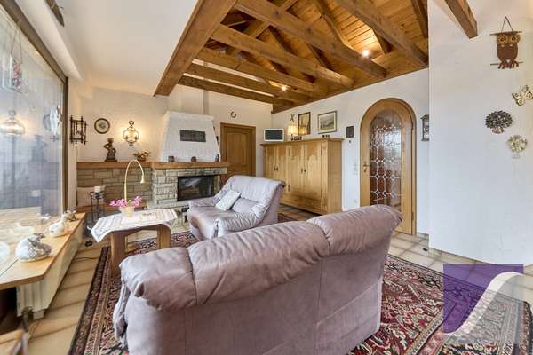 Veldenz: Zweifamilienhaus mit ELW und Fernblick