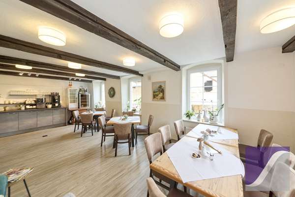 Lösnich: Gästehaus mit Betreiberwohnung und Moselblick