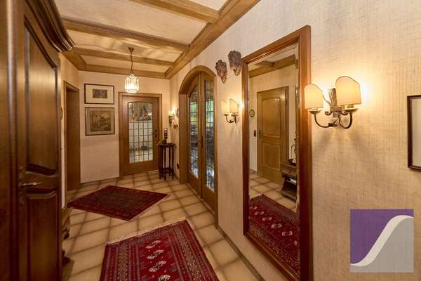 Veldenz: Zweifamilienhaus mit ELW und Fernblick