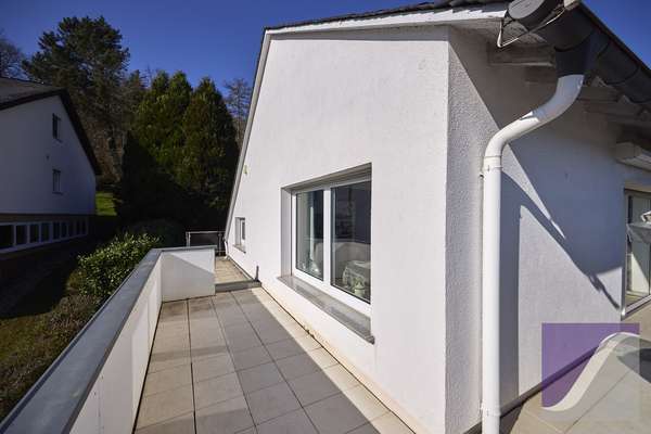 Bernkastel-Kues: Besonderes Anwesen mit parkartigem Garten