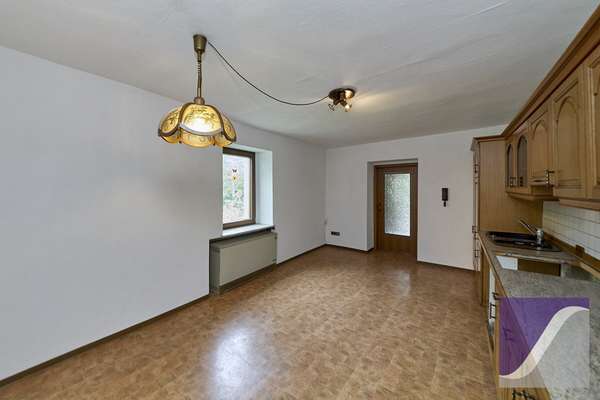 Mülheim: Zwei Häuser mit Garten und Parkplätzen zu einem Kaufpreis