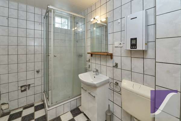 Mülheim: Zwei Häuser mit Garten und Parkplätzen zu einem Kaufpreis