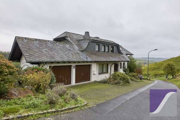 Veldenz: Zweifamilienhaus mit ELW und Fernblick