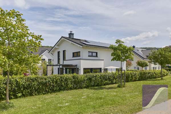 Köwerich: Exklusives Einfamilienhaus in traumhafter Weinbergslage