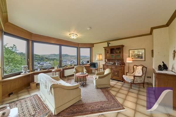 Veldenz: Zweifamilienhaus mit ELW und Fernblick