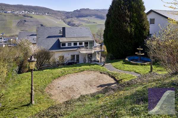 Bernkastel-Kues: Besonderes Anwesen mit parkartigem Garten