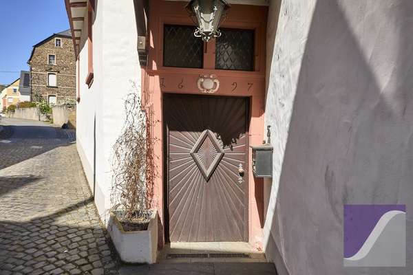 Bernkastel-Kues: Charmantes Fachwerkjuwel an der Mosel