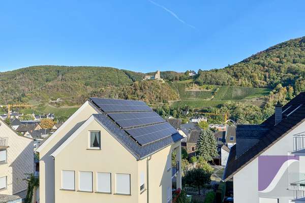 Bernkastel-Kues: 4-Zi.-Wohnung mit 2 Balkonen und Burgblick