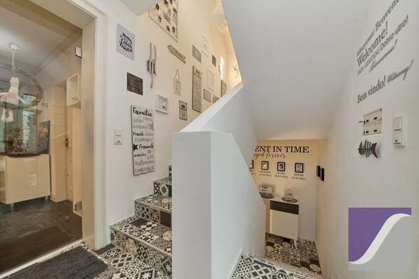 Bernkastel-Kues: Besonderes Anwesen mit parkartigem Garten und Garagen