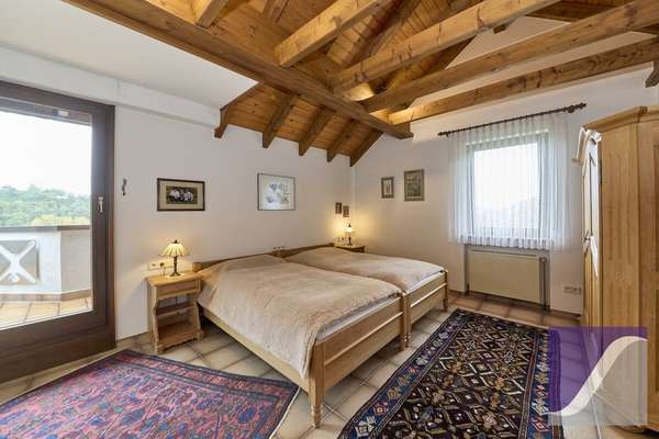 Veldenz: Zweifamilienhaus mit ELW und Fernblick