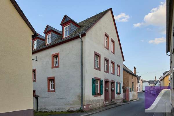 Bernkastel-Kues: Historisches Zweifamilienhaus mit Erweiterungspotenzial