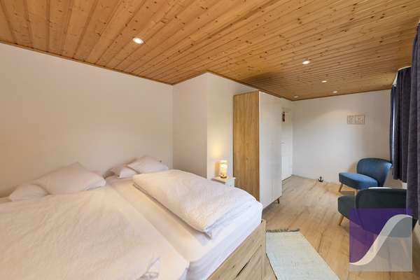 Lösnich: Gästehaus mit Betreiberwohnung und Moselblick