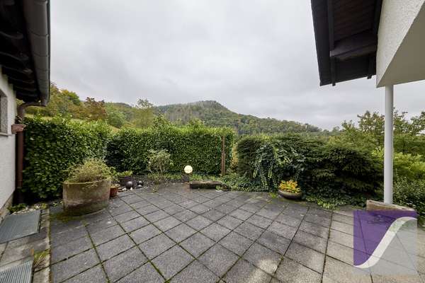 Veldenz: Zweifamilienhaus mit ELW und Fernblick