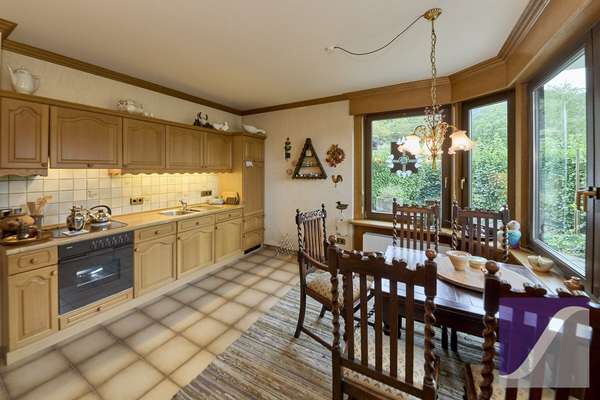 Veldenz: Zweifamilienhaus mit ELW und Fernblick