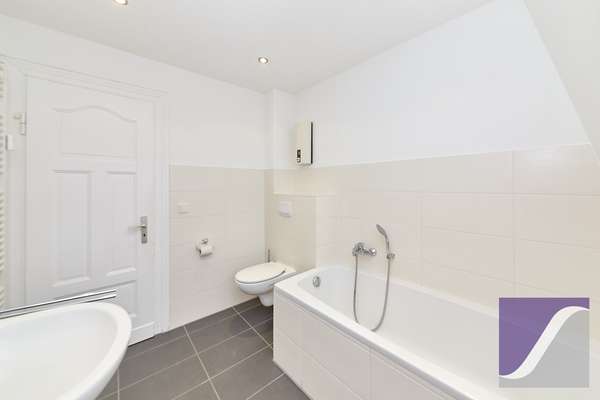 Bernkastel-Kues: 5-Zi.-Altbauwohnung mit Balkon in zentraler Lage