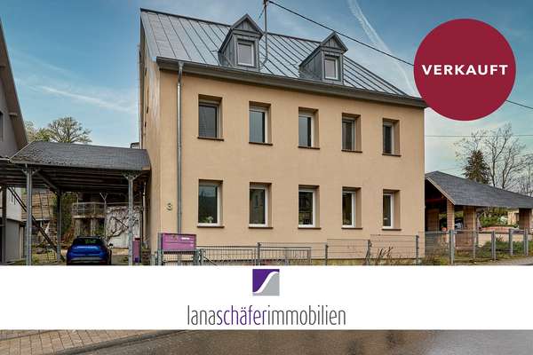 Burgen: Großzügiges Wohnhaus mit Terrasse und Außenstellplätzen