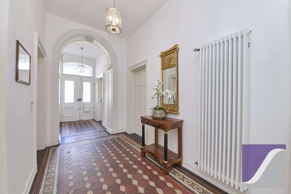 Bernkastel-Kues: „Villa Veltin“ - Imposantes Wohn- und Geschäftshaus an der Mosel