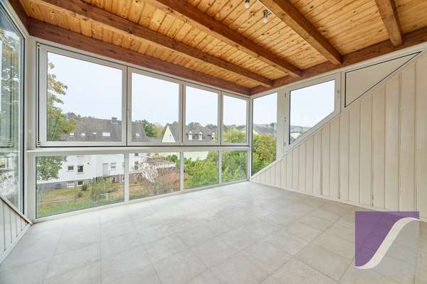 Bernkastel-Kues: 3-Zi.-Wohnung mit Wintergarten und Fernblick