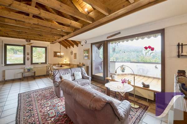 Veldenz: Zweifamilienhaus mit ELW und Fernblick