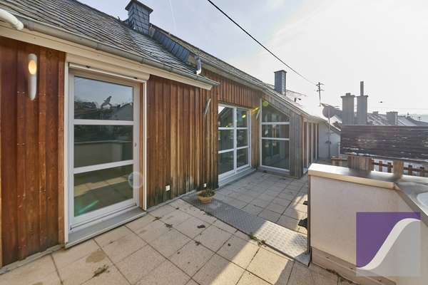 Lieser: 5-Zi.-Wohnung mit Dachterrasse und Fernblick