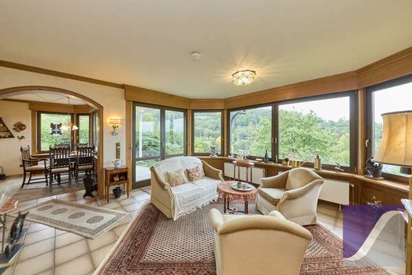 Veldenz: Zweifamilienhaus mit ELW und Fernblick