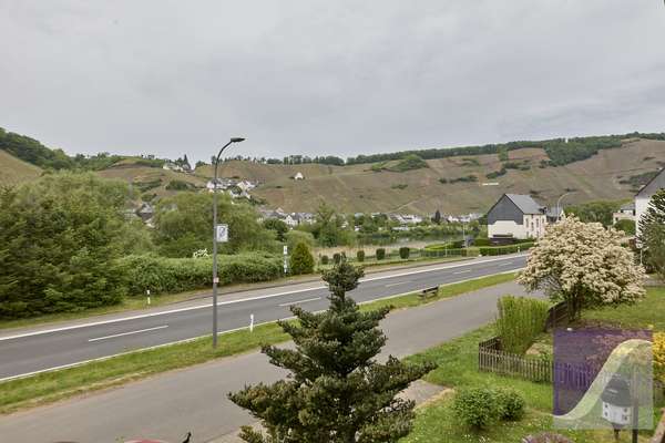 Zeltingen-Rachtig: 3-Zi-Wohnung mit Garage und Moselblick
