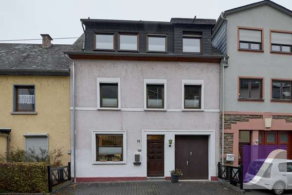 Graach: Bezugsfertiges Einfamilienhaus mit großer Terrasse und Garten