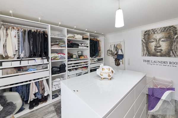 Bernkastel-Kues: Besonderes Anwesen mit parkartigem Garten und Garagen